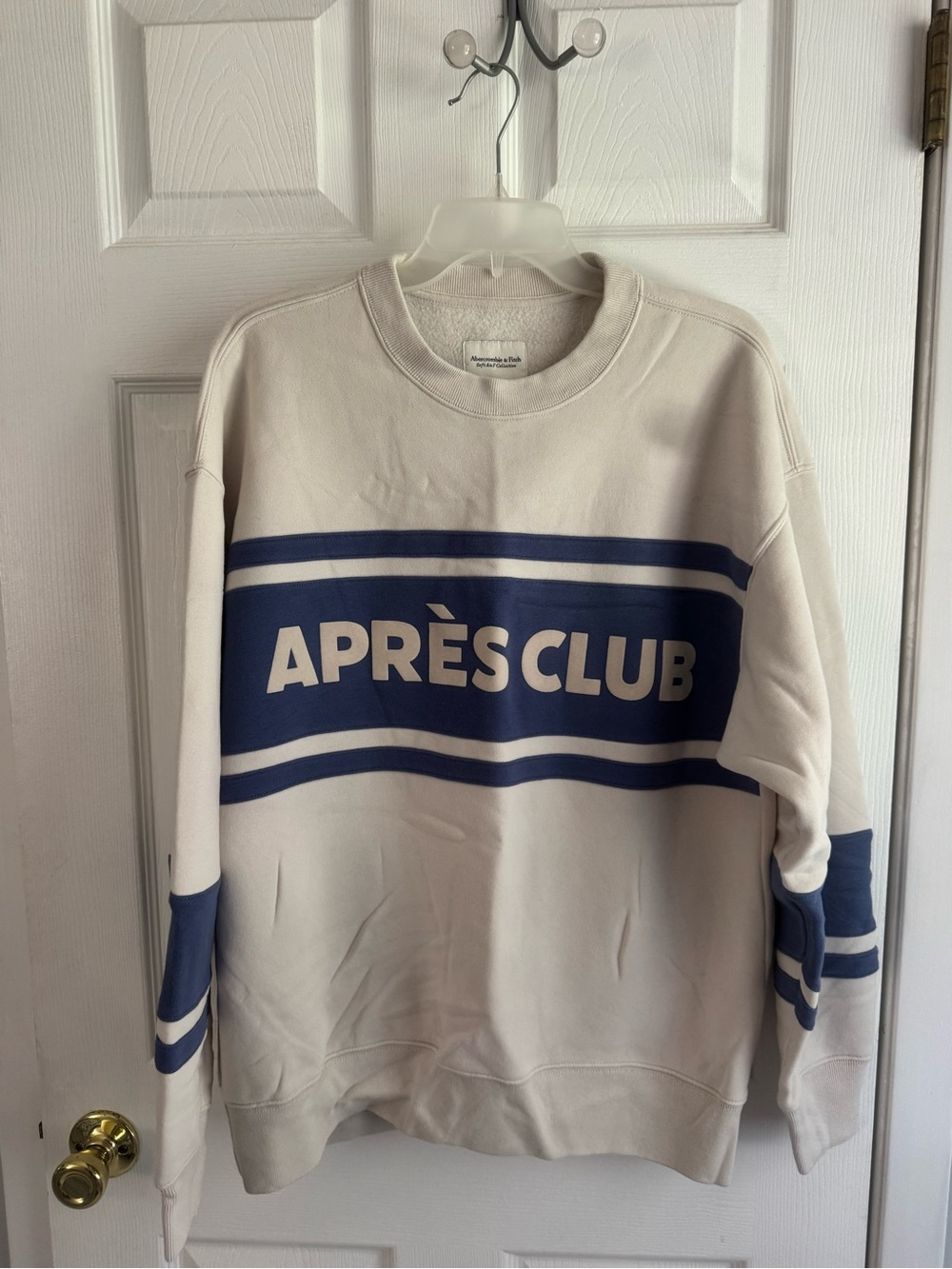 Abercrombie and Fith Après Club Cream Crewneck Sweatshirt - Navy Logo Never worn